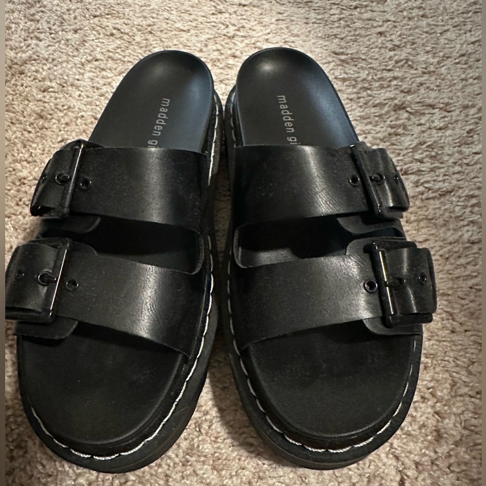 Steve Madden platform slide sandal-doc marten inspired